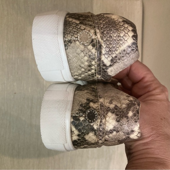 STEVE MADDEN Sz 9 Ellen Snake Print  Slip On Leather Upper Rubber Sole Loafers - Picture 10 of 12